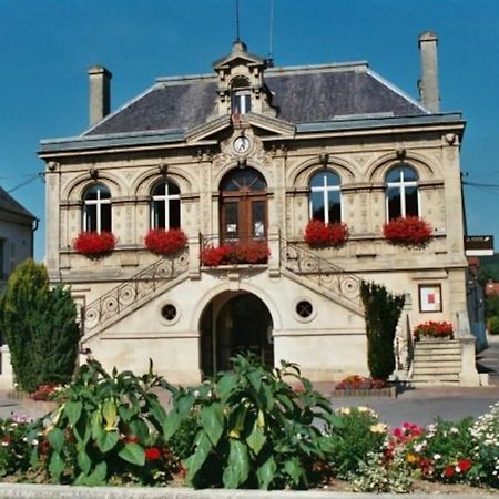 Au Coeur De Bruyeres Lägenhet Exteriör bild