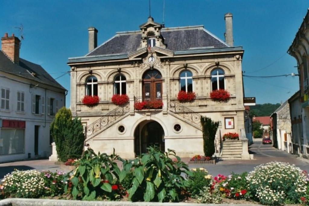 Au Coeur De Bruyeres Lägenhet Exteriör bild